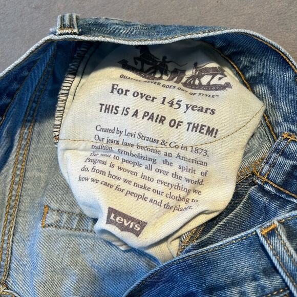 Levi’s 505 Jeans Mens 38x29 Regular Fit Straight Leg Blue Light Wash Denim - Picture 4 of 9